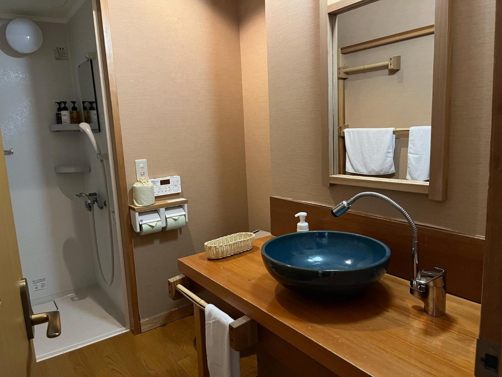 Miyama Ouan Kyoritsu Resort Takayama  Exteriör bild Bathroom in a hotel