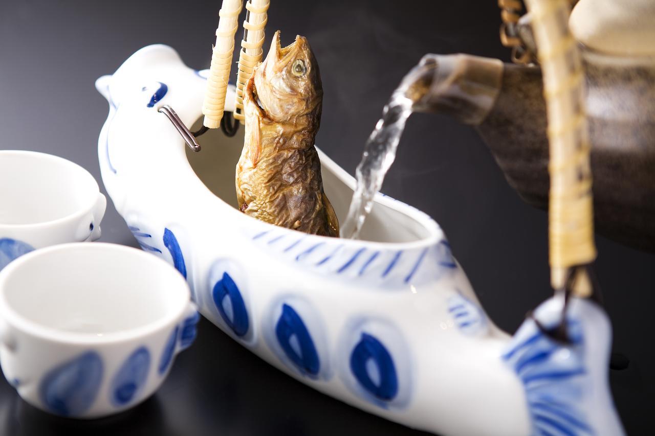 Miyama Ouan Kyoritsu Resort Takayama  Exteriör bild A porcelain sake set