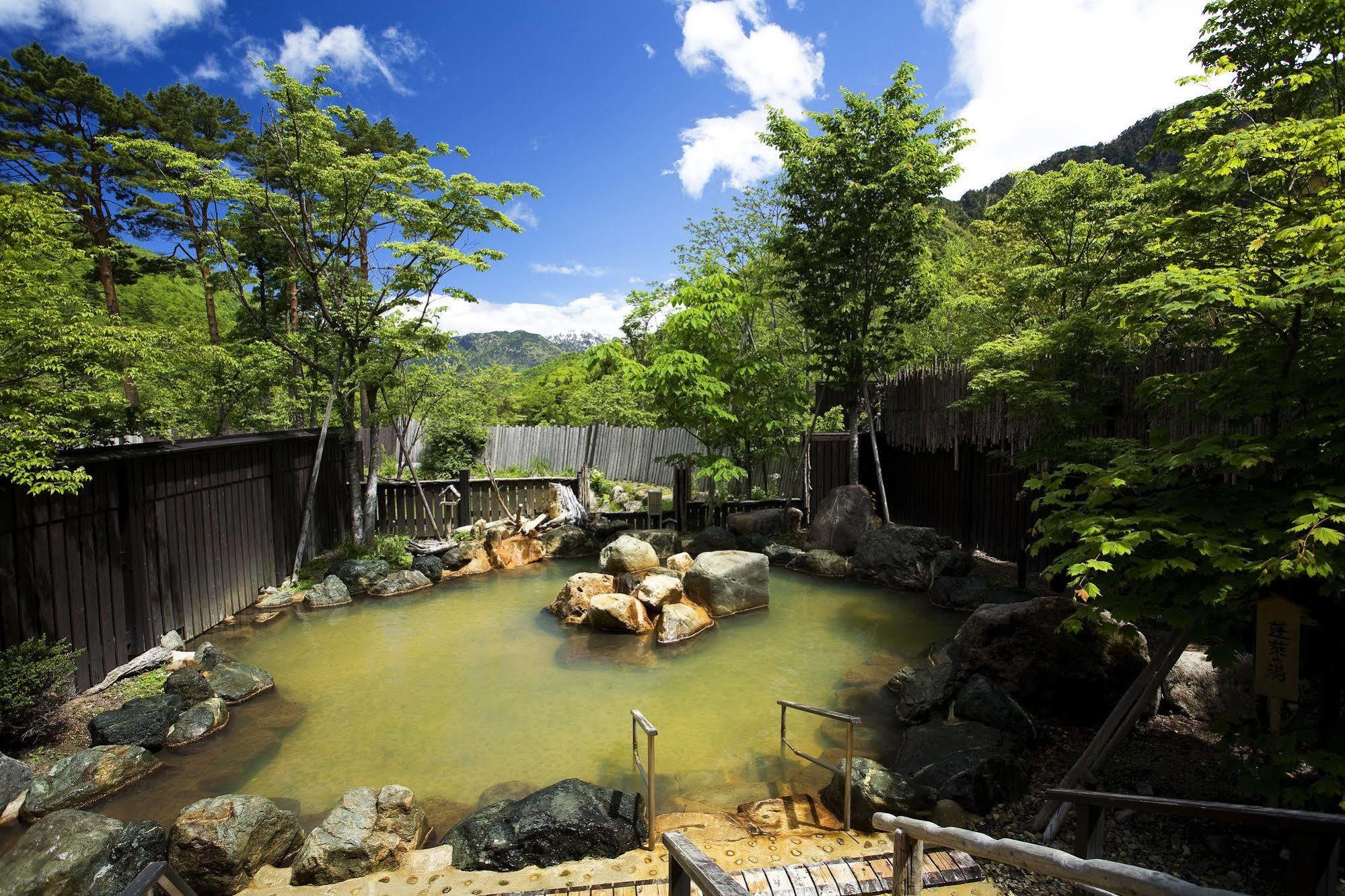 Miyama Ouan Kyoritsu Resort Takayama  Exteriör bild A hot spring in Japan